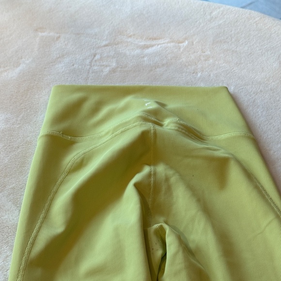 Wilo The Label Lime Green Ruched Bottom Capri Leggings 45348 - Picture 6 of 10